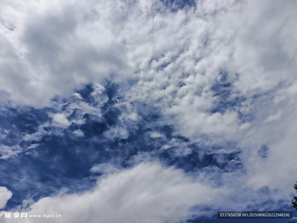 蓝天白云美景