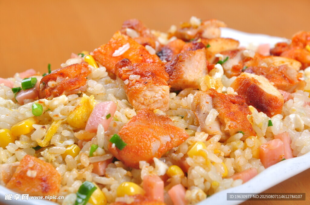 美味鸡肉蔬菜炒饭