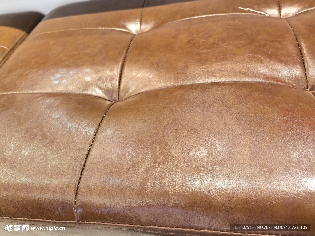 复古棕色皮革沙发细节
