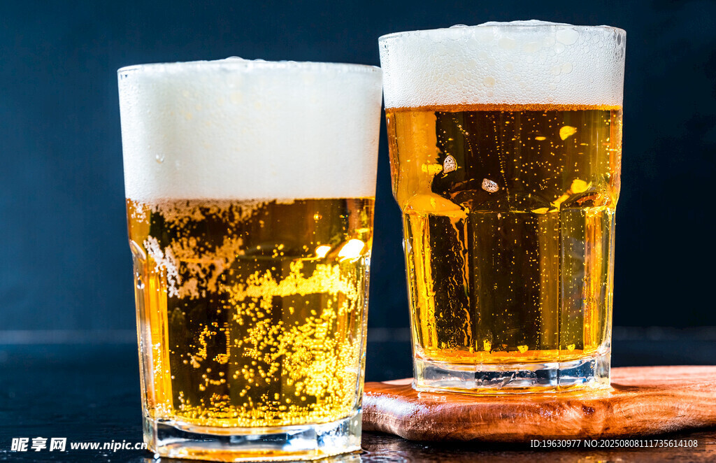 泡沫鲜啤酒