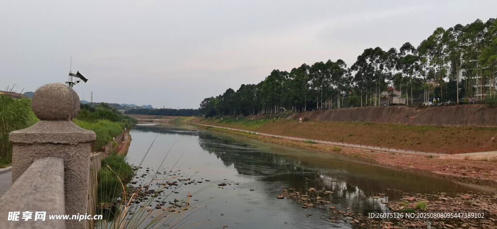 河畔风景