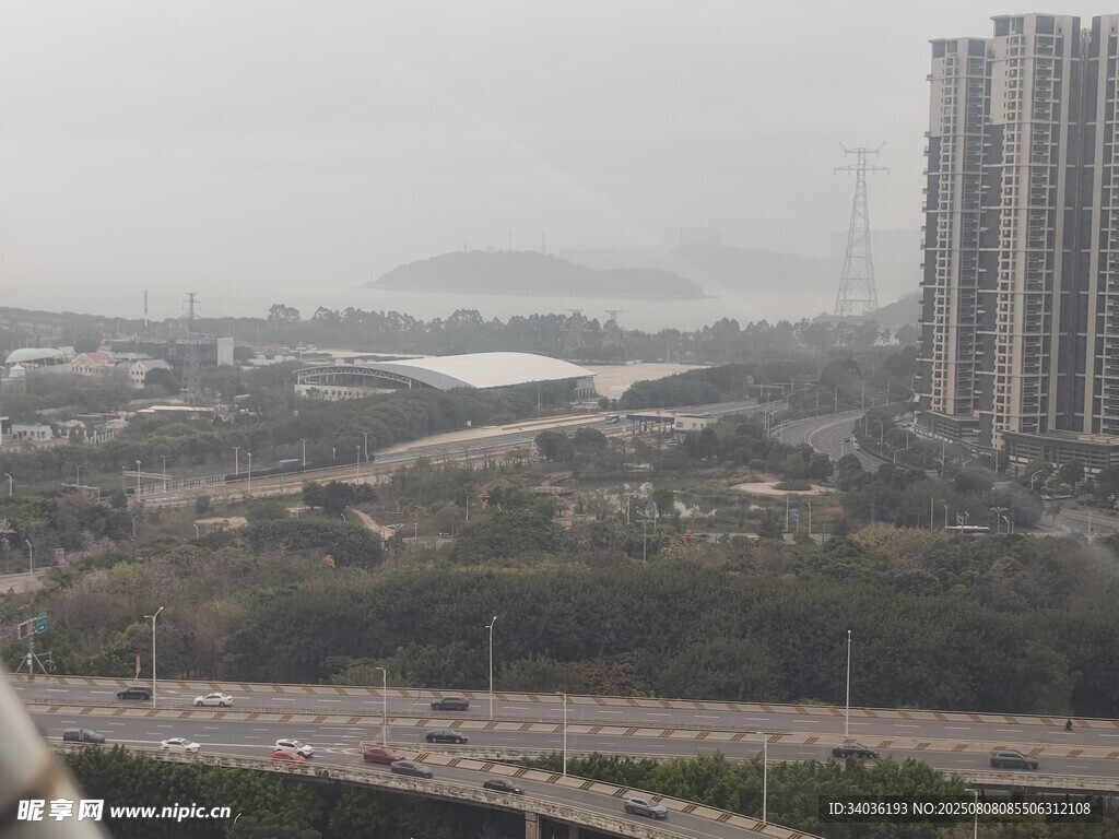 城市高架桥与周边建筑景观