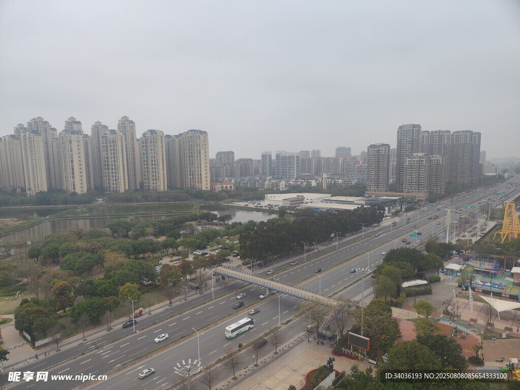 城市俯瞰 高楼与道路景观