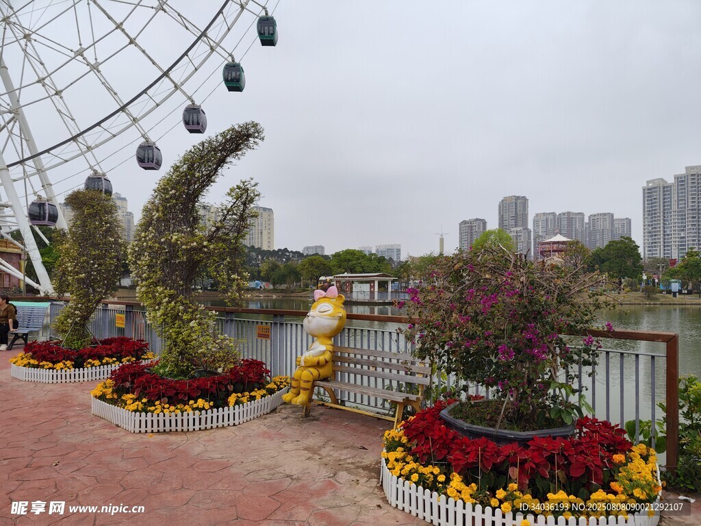 河畔花坛与摩天轮景观