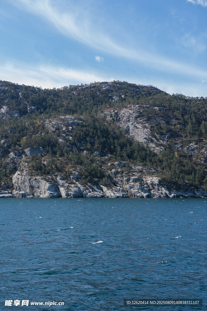 美丽湖岸风光