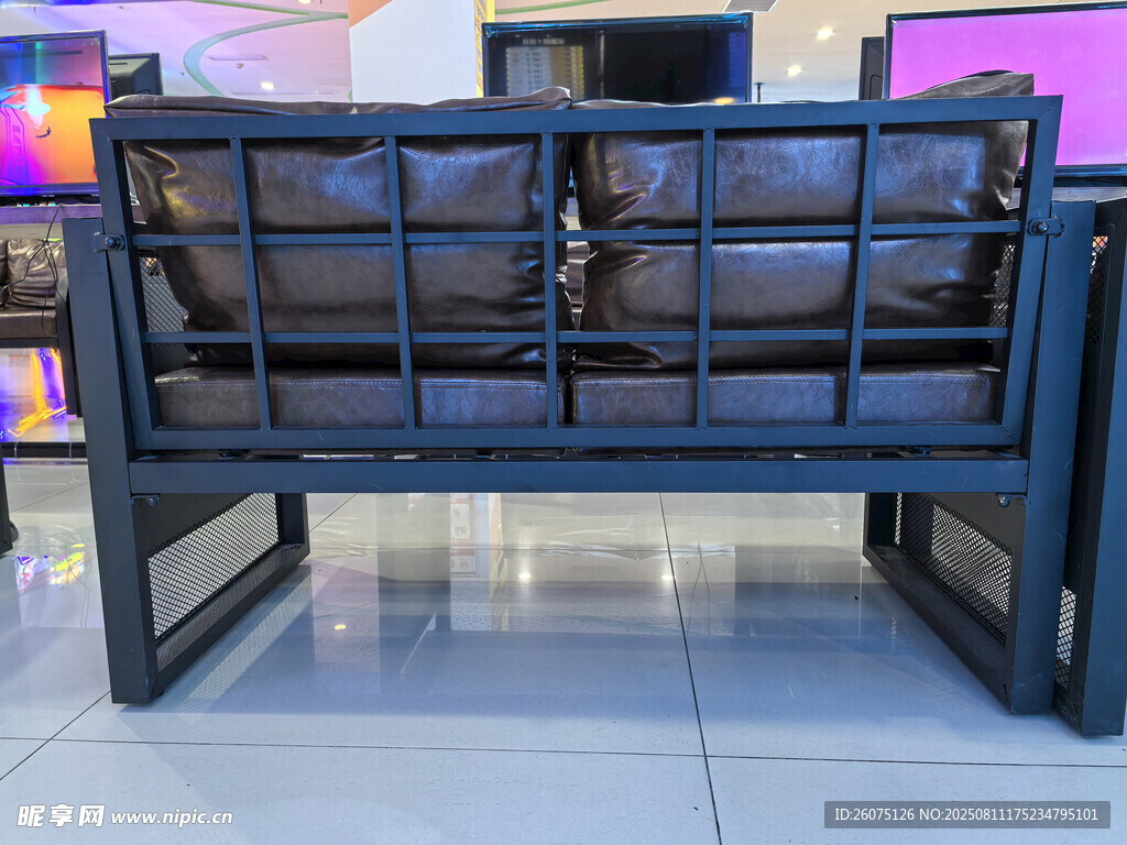 现代简约风格黑色金属沙发背面