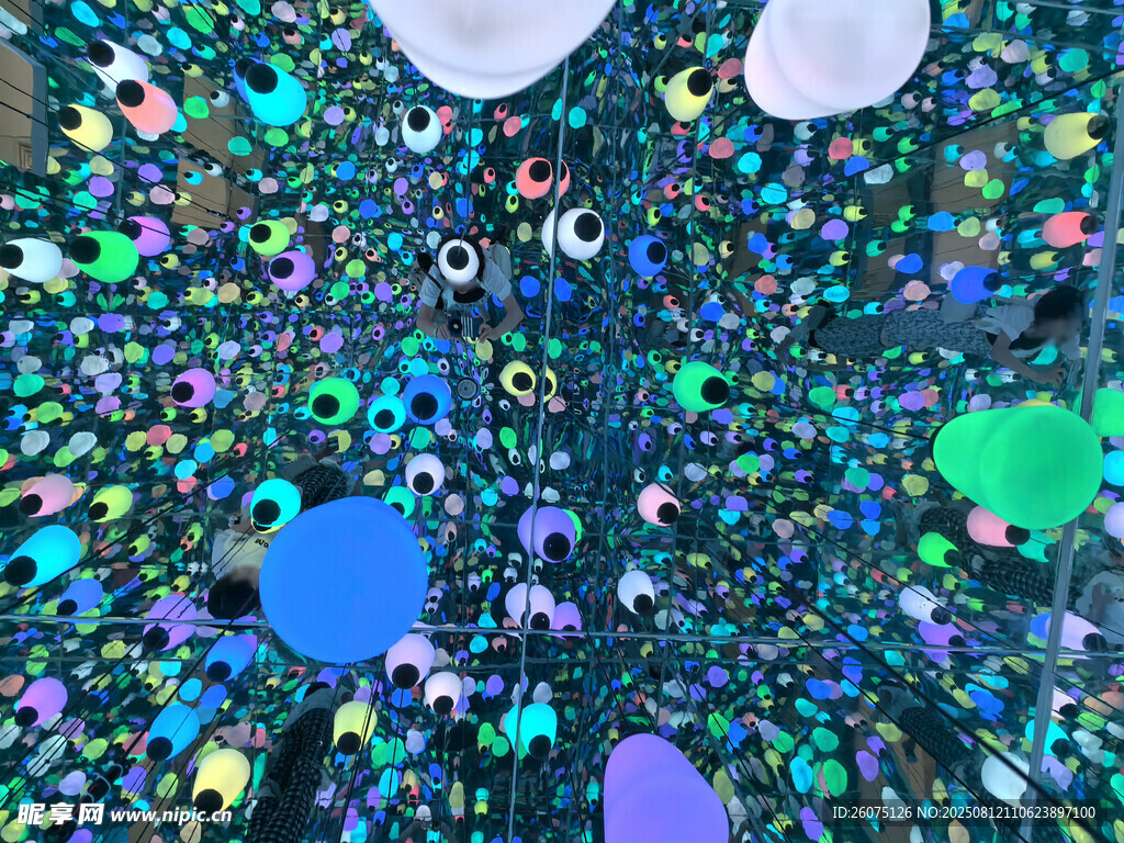 梦幻灯光艺术空间