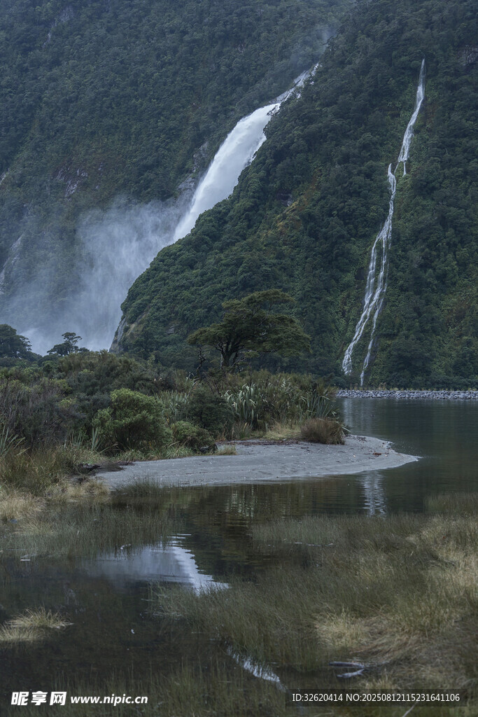 壮美瀑布山水景观