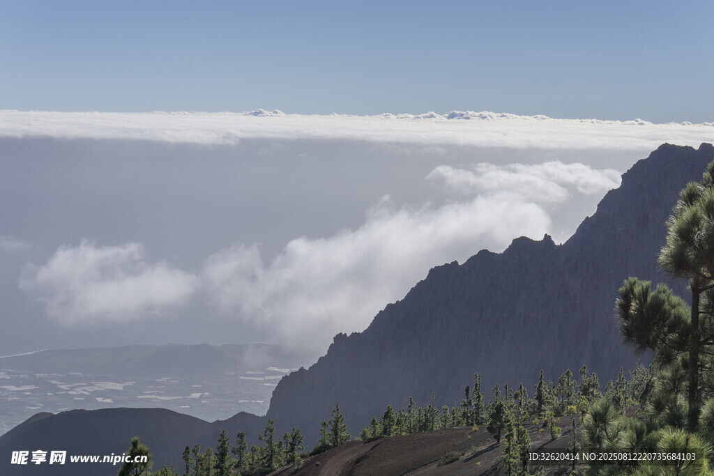 高山云海壮丽景观