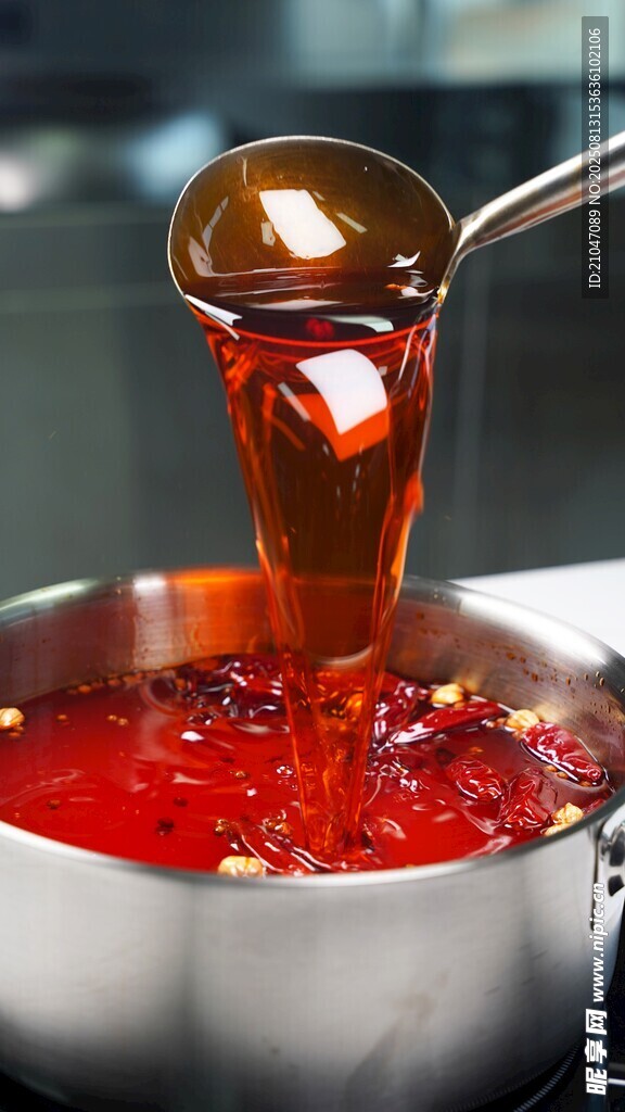 红油汤底特写