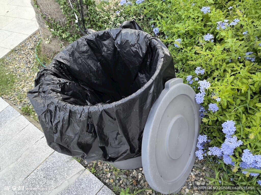 景区黑色垃圾桶及配套盖子