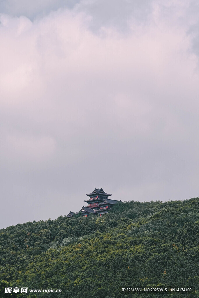 山巅古建