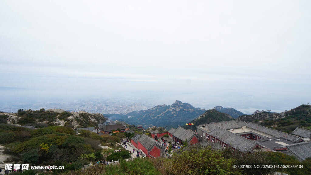 山顶俯瞰风景秀丽景色