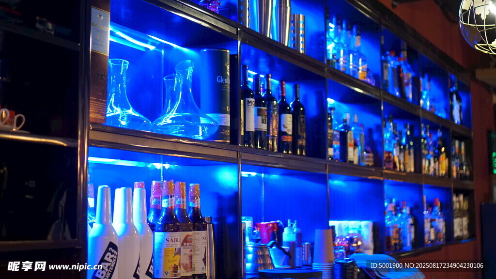 炫酷蓝色灯光酒架展示