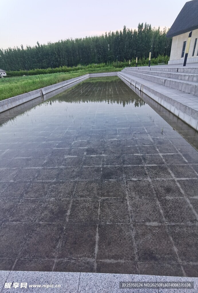 户外方形水景池