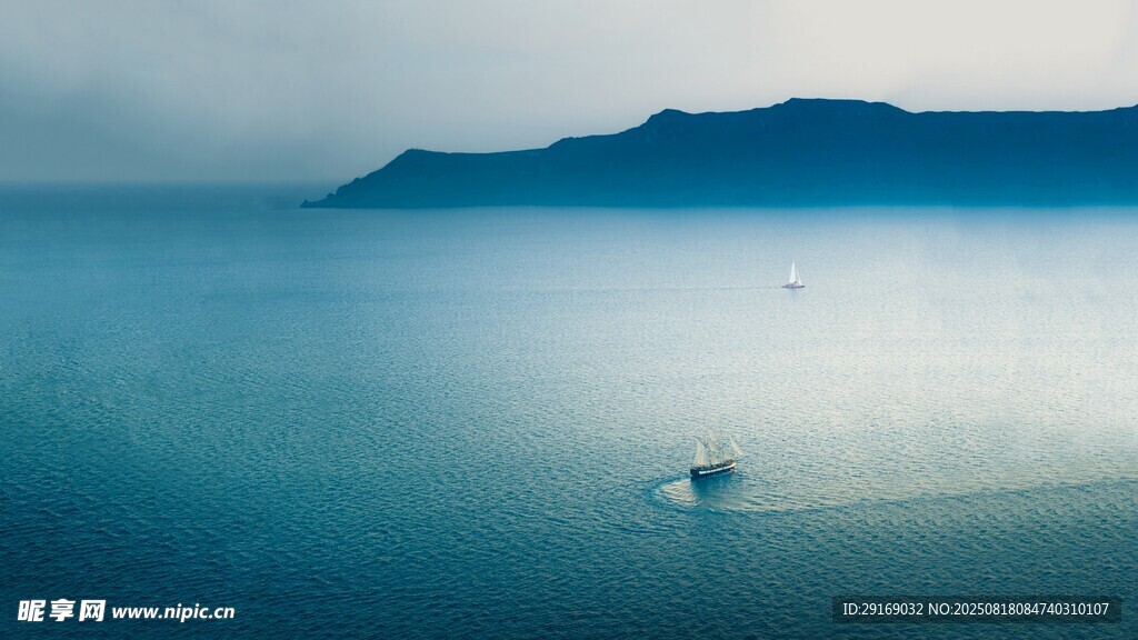 海上孤舟 远山碧海