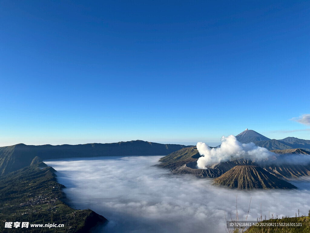 壮丽火山云海景观