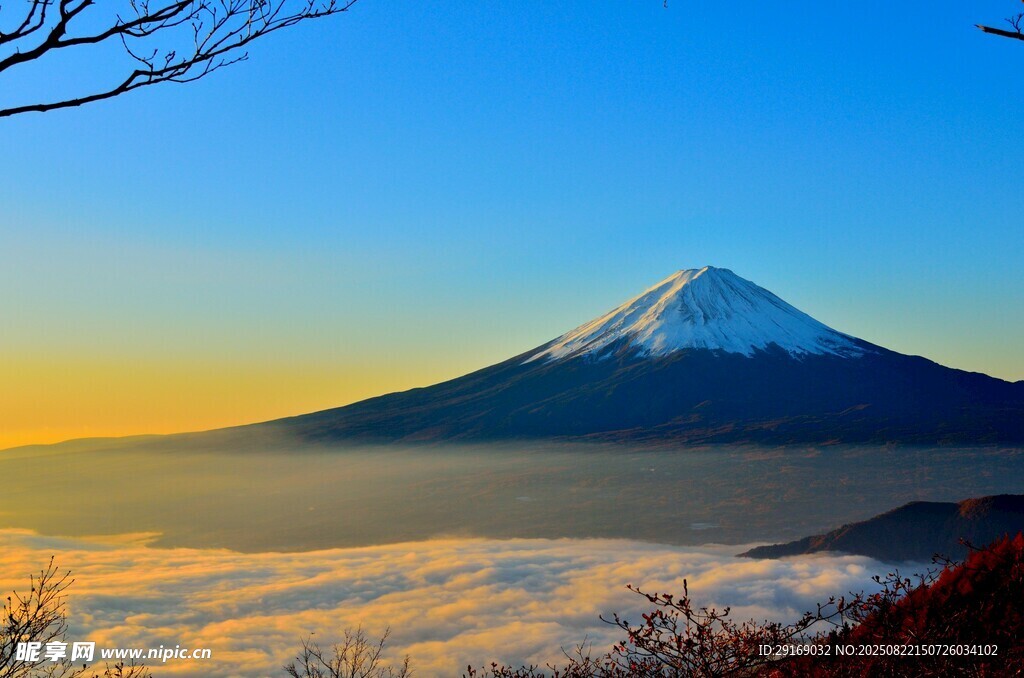 富士山云海日出美景