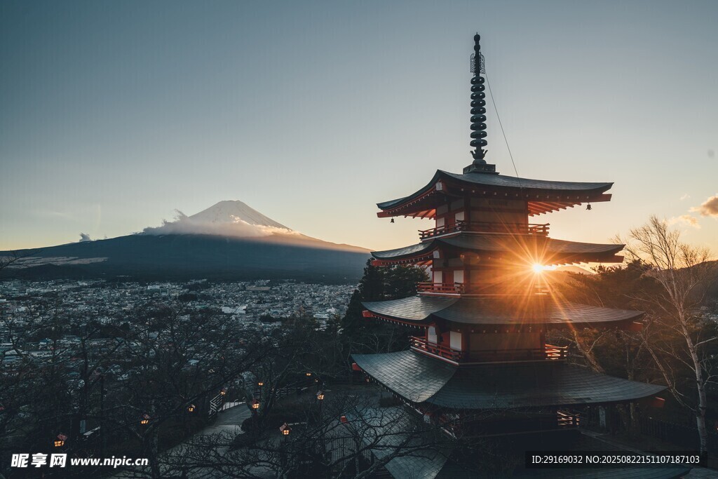 富士山下的古塔美景