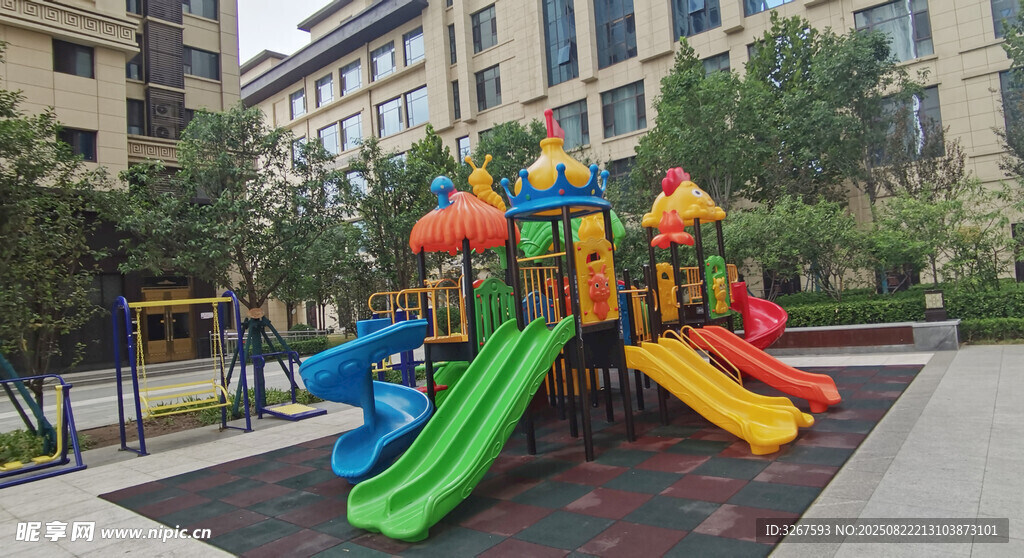 多彩户外儿童游乐设施