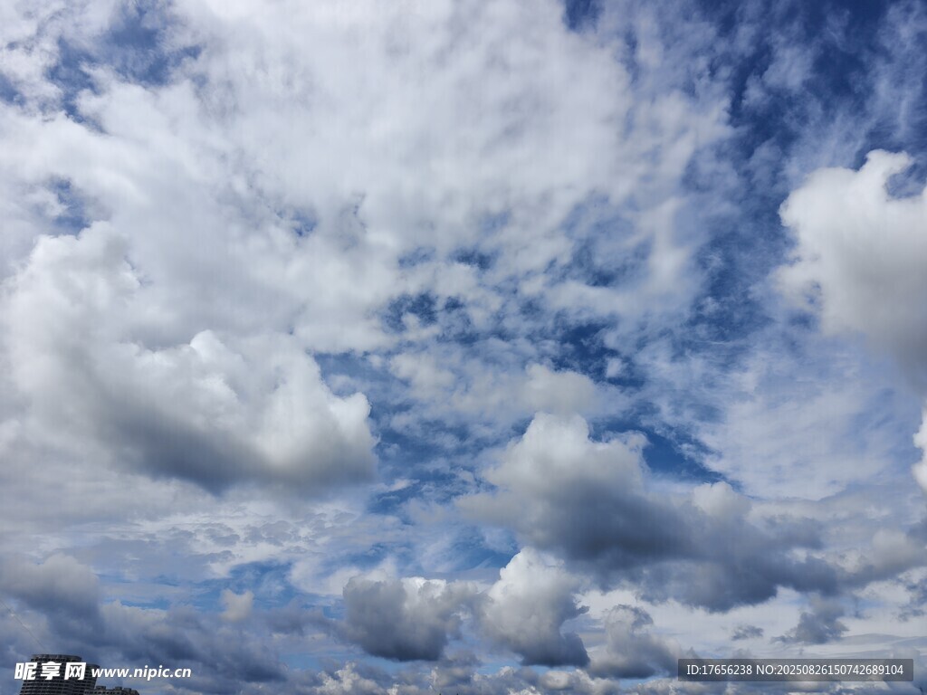 蓝天白云美景