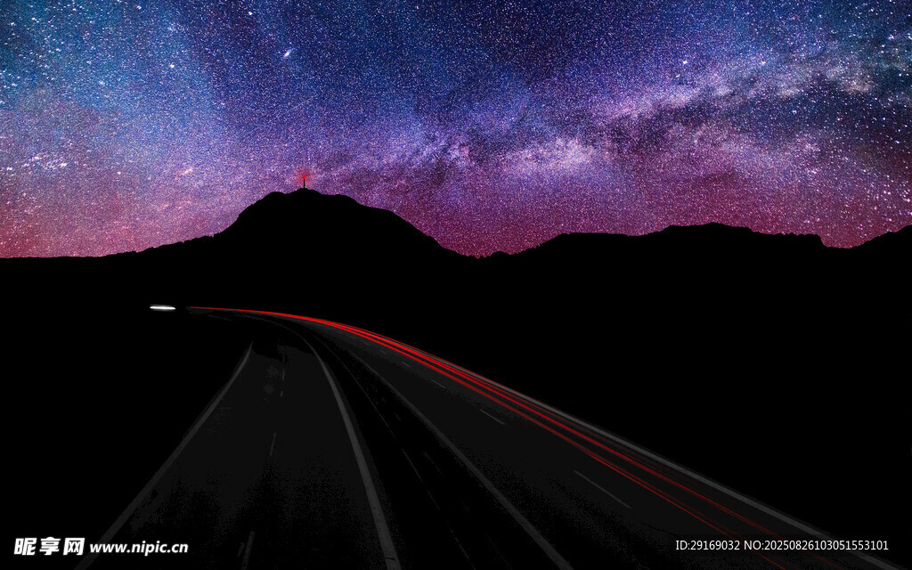 夜路星空下的壮美风景