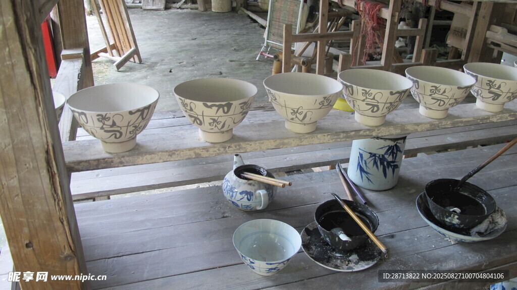 传统瓷坯制作场景展示