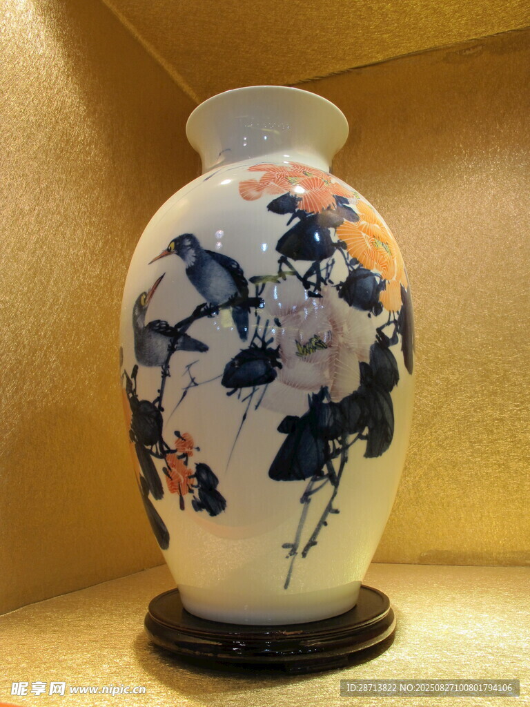 中式花鸟精美陶瓷花瓶