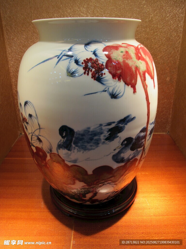 精美花鸟纹陶瓷花瓶