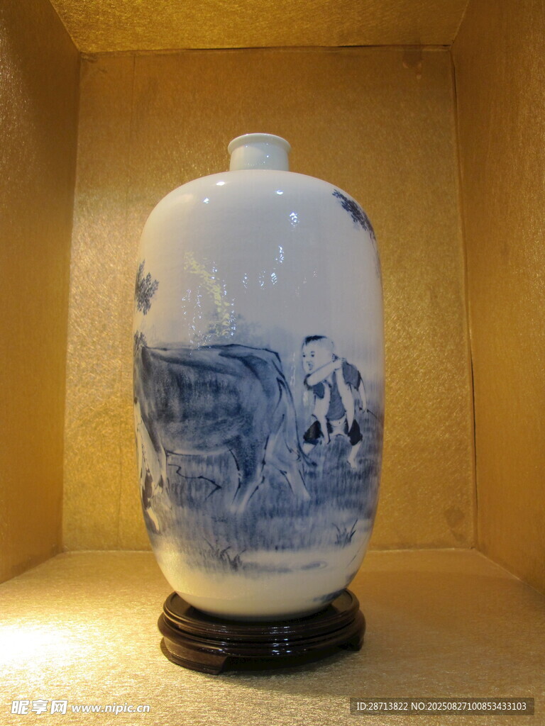 青花山水纹瓷瓶