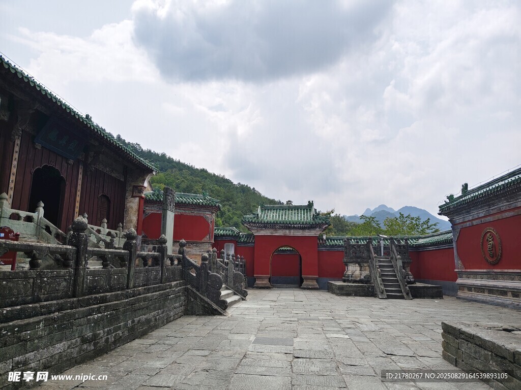 古建庭院 红墙灰瓦景致