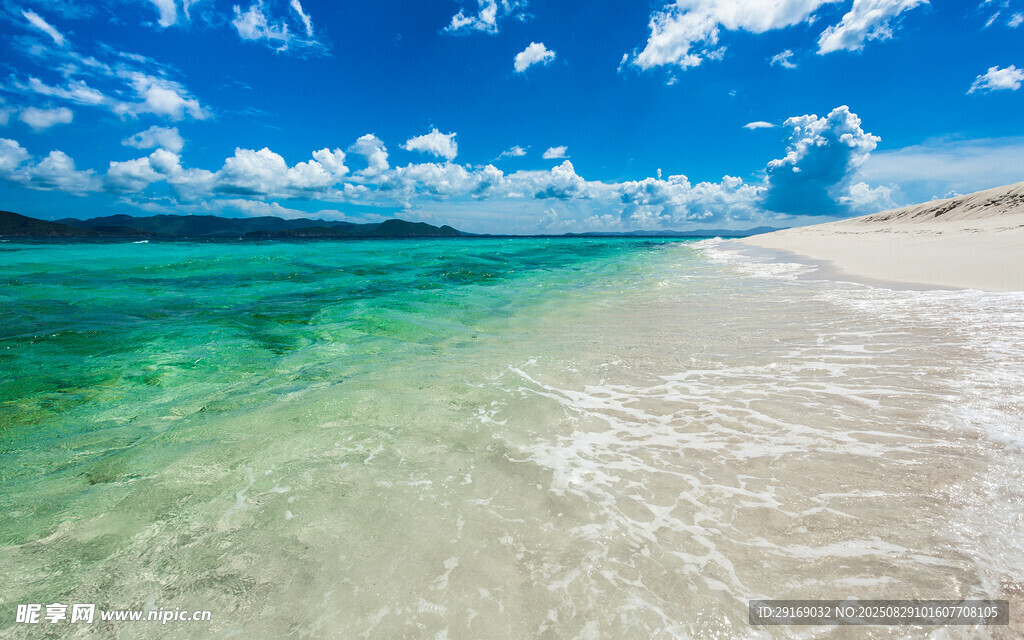 碧海蓝天沙滩美丽海滨景