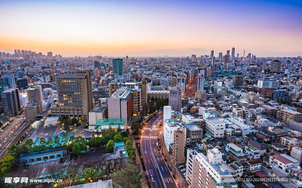 城市天际线全景俯瞰图