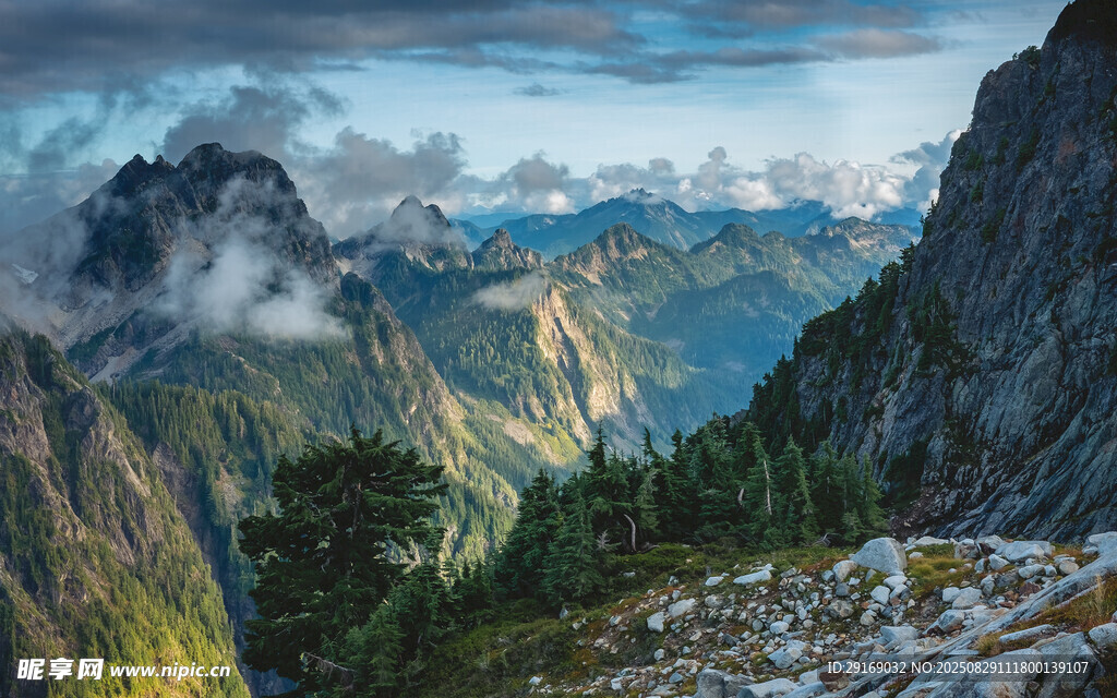 壮丽山间美景