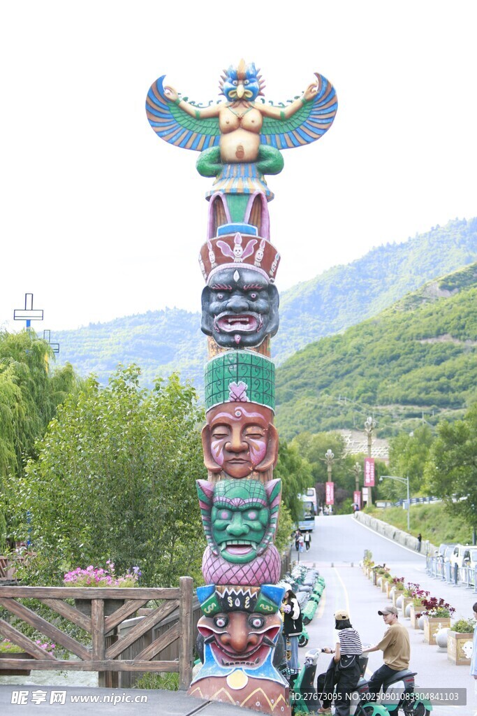 民族特色图腾柱景观