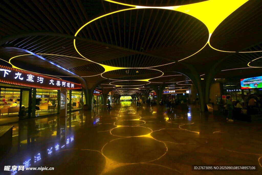 时尚现代的商场内部空间