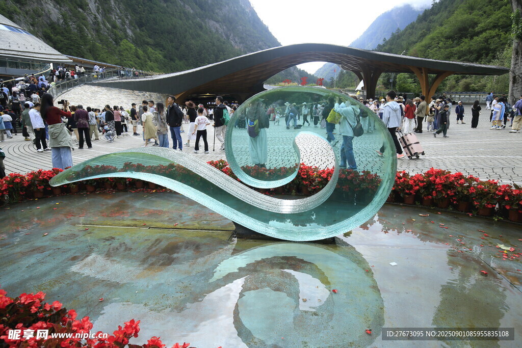 九寨沟景区独特雕塑