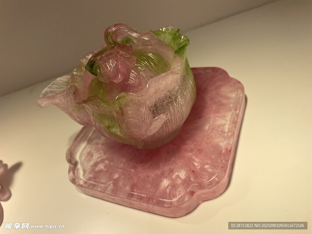 粉绿相间水晶琉璃摆件