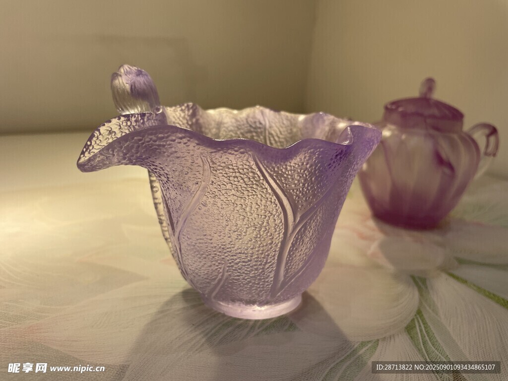 紫色工艺玻璃水晶器皿摆件