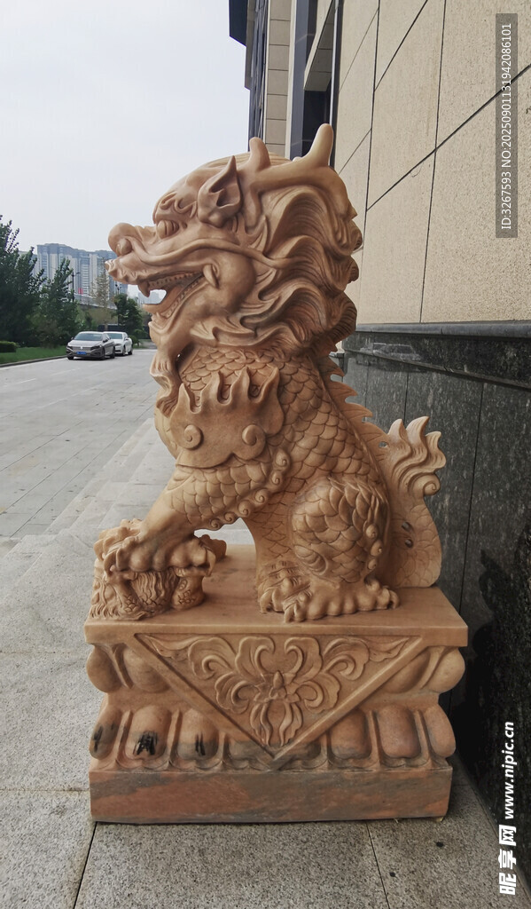 精美木雕狮子摆件