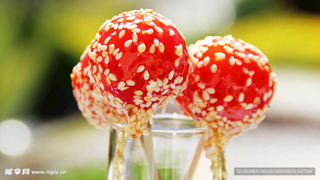 撒芝麻的红色棒棒糖