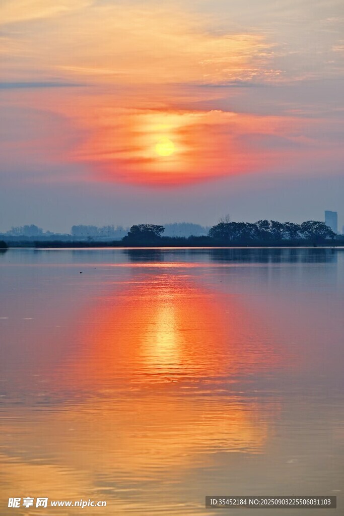 夕阳湖面