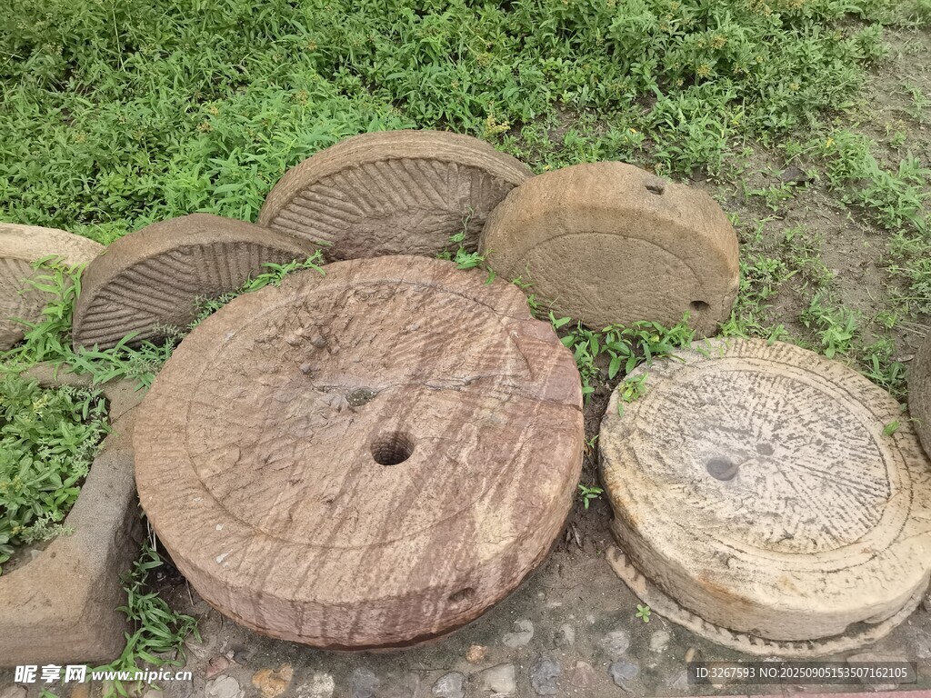 户外古朴石磨盘摆件