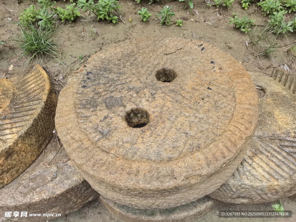 古老石磨盘