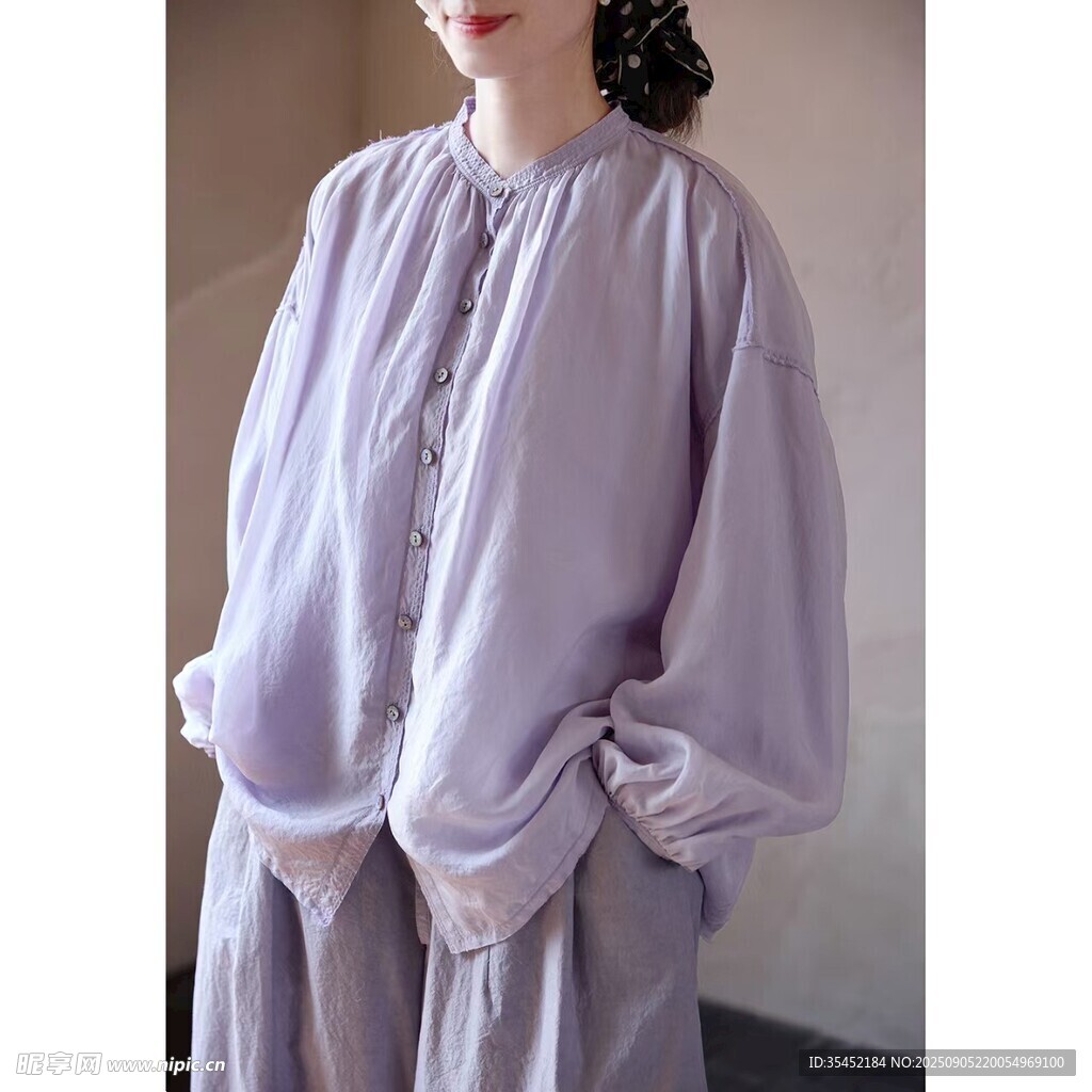 淡紫色宽松系复古风服装