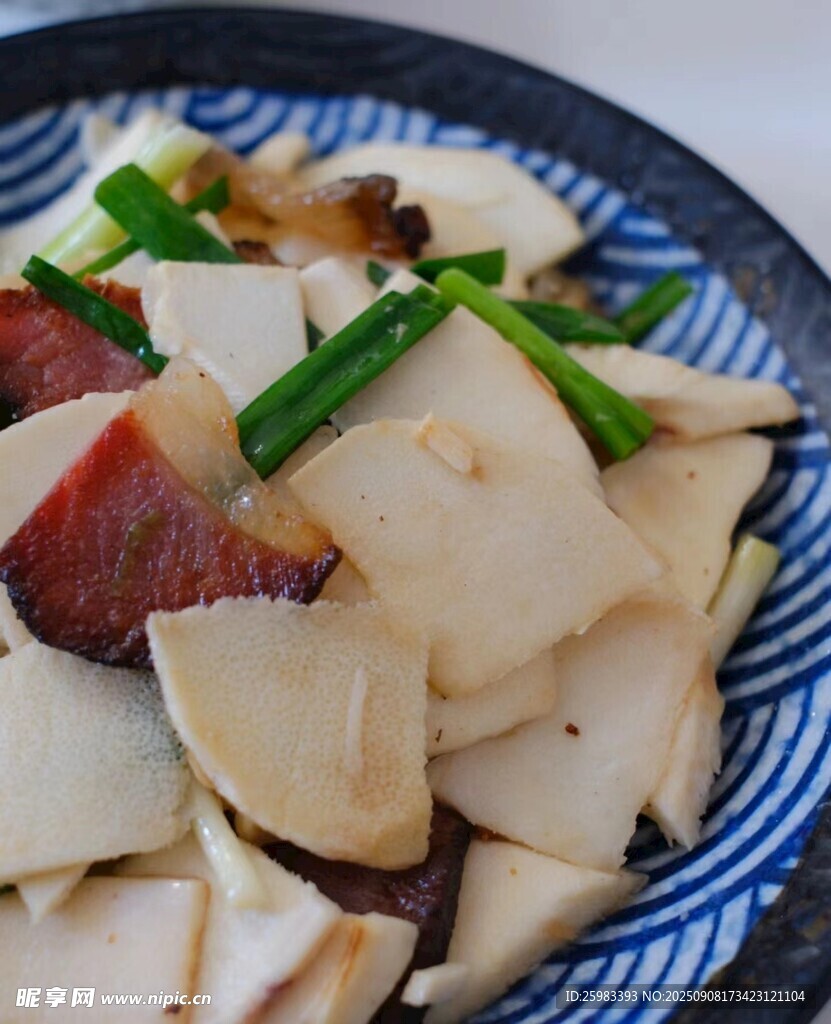 腊肉炒笋片
