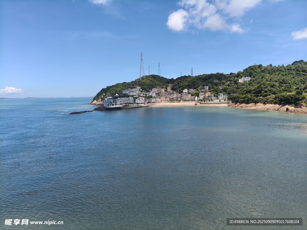 海边风光远处岛屿景色