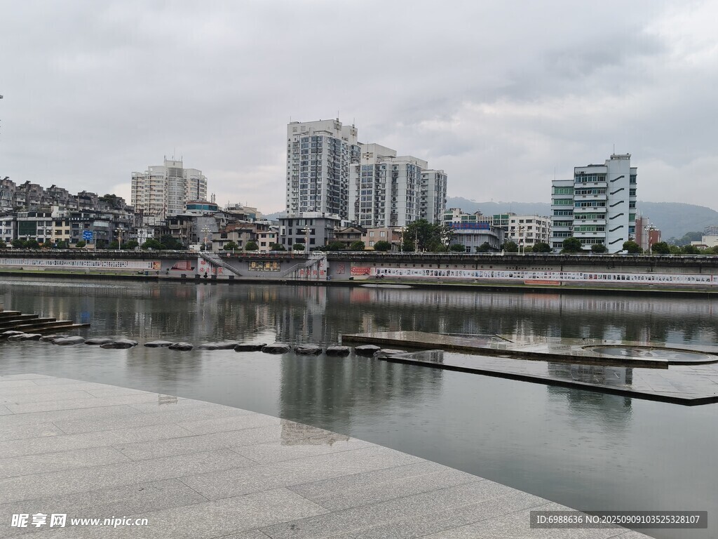 城市水边景致