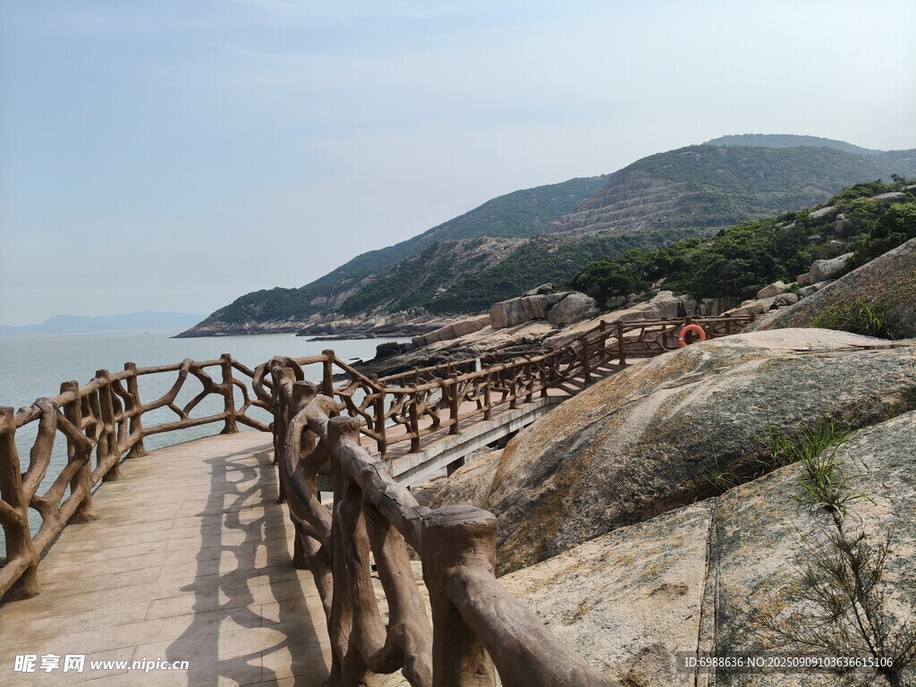 海边木栈道风景