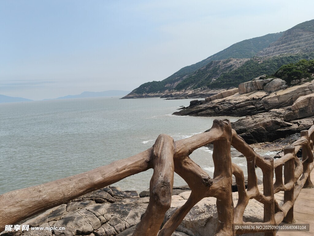 海边木栈道风景